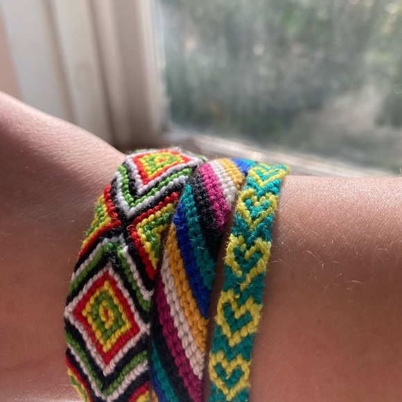 CUSTOMIZABLE STRING FRIENDSHIP BRACELETS! - Picture 3 of 6